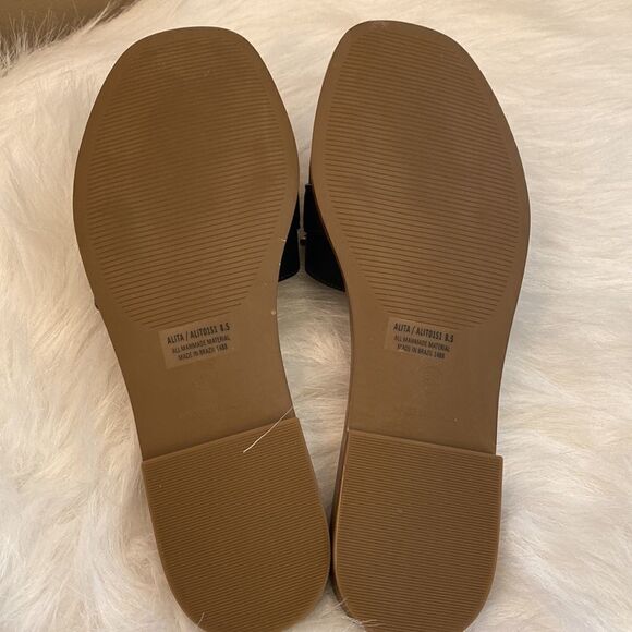 NWT Steve Madden Alita Black w/ Gold Tone Buckle Slide Sandals - Various Sizes - Picture 11 of 13